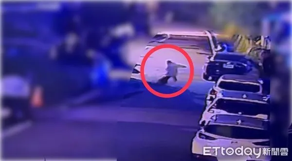 ▲男童行走在路上遭惡犬撲咬,送醫縫了16針。(圖/吉安警分局提供)