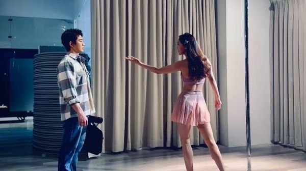 ▲徐千京在《好運來》展現練習4年的鋼管舞實力。(圖/民視提供)