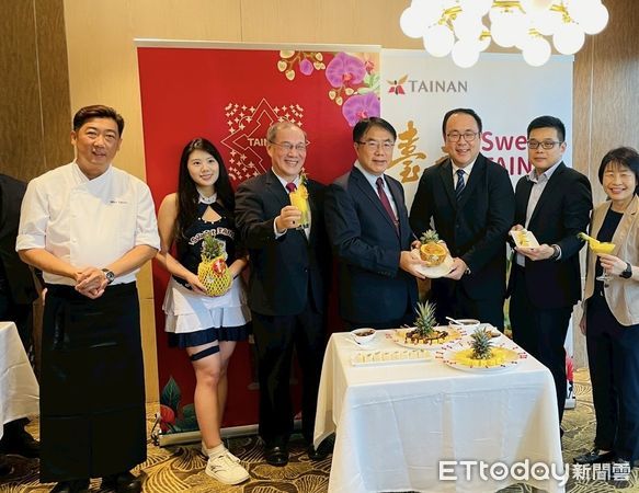 ▲2025年新加坡國際食品展開展前一日,台南市政府首奪先機,於新加坡當地舉行「台南鳳梨行銷記者會」,由黃偉哲市長親自到場力推台南鳳梨。(圖/記者林東良翻攝,下同)