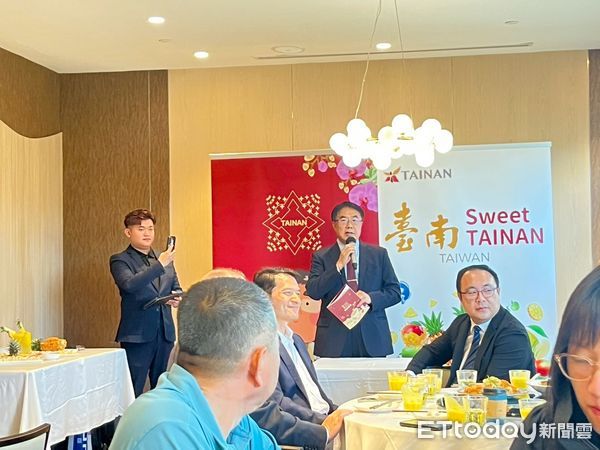 ▲2025年新加坡國際食品展開展前一日,台南市政府首奪先機,於新加坡當地舉行「台南鳳梨行銷記者會」,由黃偉哲市長親自到場力推台南鳳梨。(圖/記者林東良翻攝,下同)