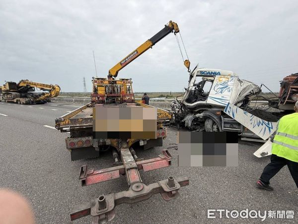 ▲台84線西向約8公里處,7日中午12時許,發生1起砂石車追撞拖板車交通事故案,造成砂石車28歲王姓駕駛人受傷送醫。(圖/記者林東良翻攝,下同)