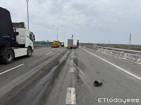 ▲台84線西向約8公里處,7日中午12時許,發生1起砂石車追撞拖板車交通事故案,造成砂石車28歲王姓駕駛人受傷送醫。(圖/記者林東良翻攝,下同)