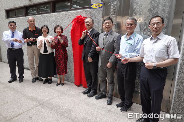 ▲▼ 吳鳳科大機器人工程師術科認證場地正式揭牌 推動智慧科技人才培育 。(圖/吳鳳科大提供)