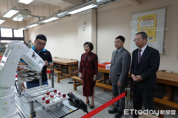 ▲▼ 吳鳳科大機器人工程師術科認證場地正式揭牌 推動智慧科技人才培育 。(圖/吳鳳科大提供)