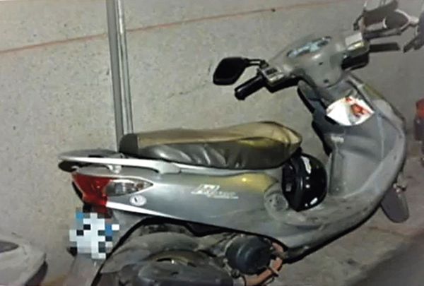 警方一開始在板橋尋獲蔡婦機車,後在蔡婦大女兒的指認與協助下,循線偵破此案。(翻攝畫面)