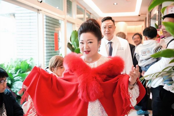 ▲白冰冰參加生殖醫學中心開幕剪綵。(圖/長興影視)