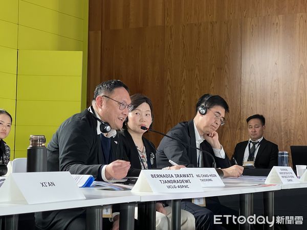 ▲台中市副市長鄭照新與玻利維亞市政協會聯盟-fam-bolivia-主席-dr-flavio-e-merio-maydana簽署合作交流意向書草約。(圖/記者游瓊華翻攝)