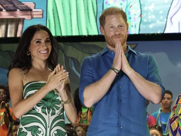 梅根(左)與哈利王子(右)脫離英國王室已經超過5年。(翻攝sussex.com)