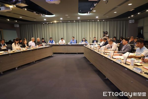 ▲雲林縣政府於今日於縣府召開「美國對等關稅」衝擊座談會。(圖/記者游瓊華翻攝)