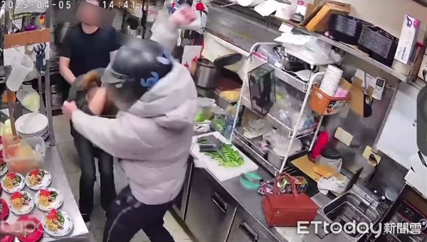 ▲王女勸告蔡男別在店內忙碌時抽菸,卻遭揮拳攻擊恐嚇。(圖/記者陸運陞翻攝)