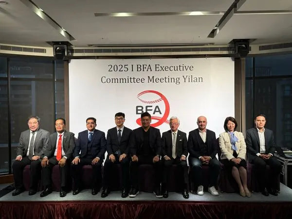 ▲亞洲棒球總會今日召開2025年第一次執行委員會議,辜仲諒會長(左五)與執委會成員合影。(圖/亞棒總提供)