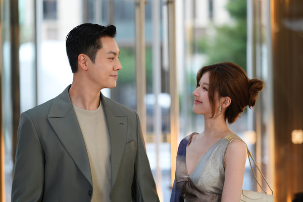 ▲《許我耀眼》由趙露思、陳偉霆主演。(圖/LINE TV提供)