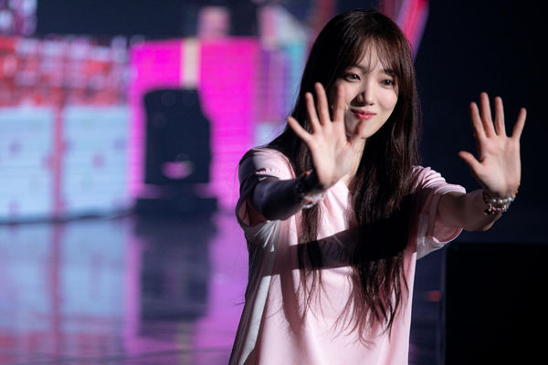 ▲▼ 「最美茉莉公主」李聖經5月見台粉 「1對1簽名會」最貴5900元。(圖/網銀國際影視提供)