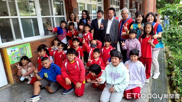 ▲▼ 企業與民間攜手公益 守護偏鄉健康 。(圖/阿里山國中小提供)