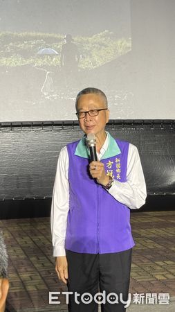 ▲新園鄉公所11日晚在新園港西村善良宮聖賢殿播放「種土」紀錄片 。(圖/新園鄉公所提供)