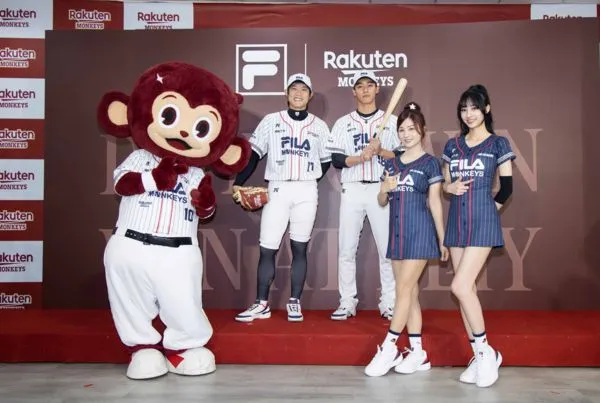 ▲全猿應援裝爆紅!FILA x 樂天桃猿這款單品成為球場必備,才剛開賣就準備完售?FILA x 樂天桃猿這系列到底有多猛!球場到街頭,一秒變身應援 MVP!FILA X 樂天桃猿限量開搶 。(圖/樂天桃猿提供)