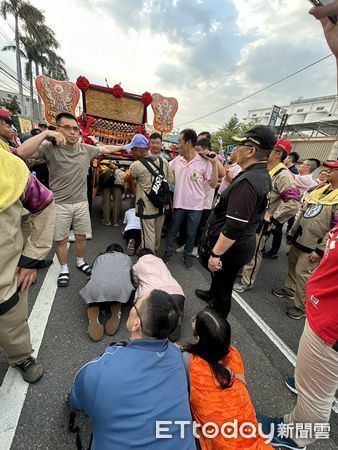 ▲▼烏日警方出動360人嚴陣以待,預防有人趁大甲媽回鑾滋事。(圖/警方提供,下同)