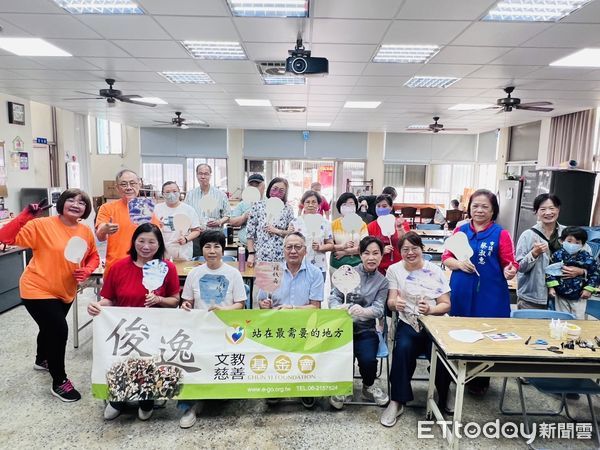 ▲金車文教基金會結合俊逸基金會連3天舉辦「ESG友好活動—金車綠手作」,結合藝術與生態,走入台南各大社區,帶來兼具文化與環保意涵的手作體驗,深獲居民與學生喜愛。(圖/記者林東良翻攝,下同)