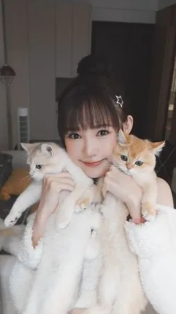 ▲吳心緹愛貓誤食了橡皮筋,令她相當擔憂。(圖/翻攝自Instagram/esther_xinti)