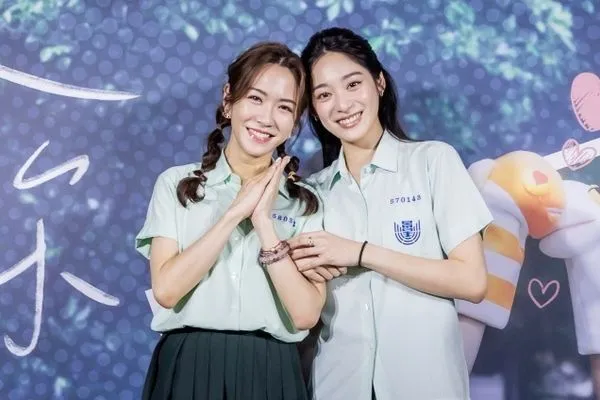 ▲《有病才會喜歡你》舉辦「全明星拍照見面會」,左起宮能安、黃冠智、林思宇、詹懷雲、江齊、楊千霈及百白。(圖/紅杉娛樂提供)