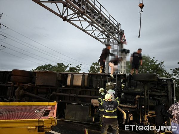 ▲▼ 國1員林段發生連環撞車禍。(圖/記者唐詠絮翻攝,下同)