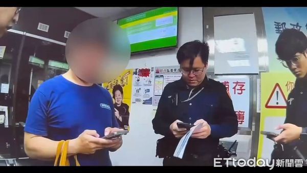 ▲大安警方逮捕詐團水房出金人員詹男、查扣100萬元贓款。(圖/記者張君豪翻攝)