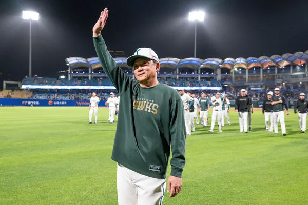 ▲台鋼雄鷹總教練洪一中。(圖/台鋼雄鷹提供)