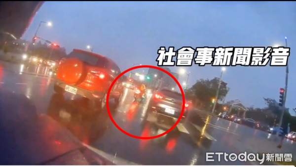 ▲▼高雄機車路上鬼切遭擊落。(圖/翻攝社會事新聞影音)