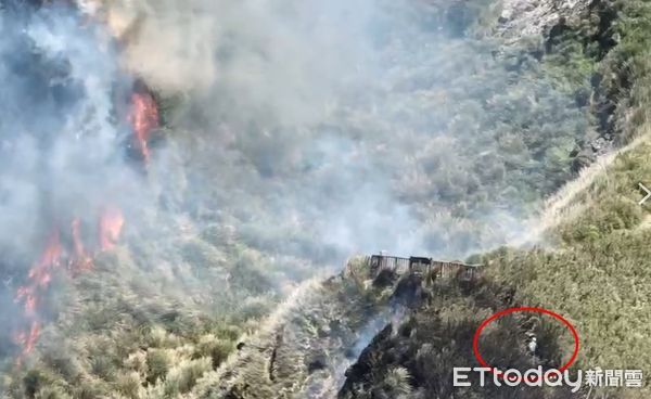 ▲▼ 小油坑火燒山空拍畫面曝光 。(圖/山友陳先生提供)