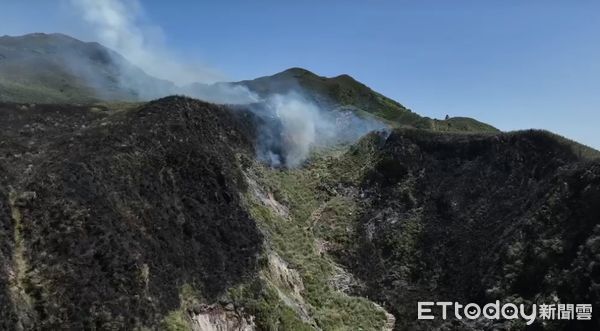 ▲▼ 小油坑火燒山空拍畫面曝光 。(圖/山友陳先生提供)