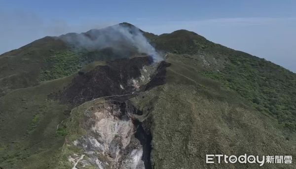 ▲▼ 小油坑火燒山空拍畫面曝光 。(圖/山友陳先生提供)
