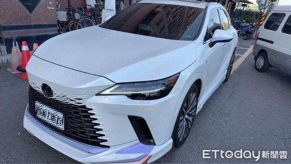 ▲▼蛋從天降!高雄女開車遭襲「愛車全蛋液」 氣炸報警追兇手。(圖/記者賴文萱翻攝)