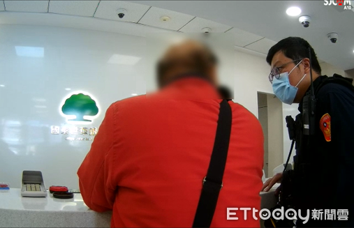 ▲▼台中男子被誘騙要領480萬元,投資未上市股票,不料員警阻擋後,不久又出現在銀行。(圖/民眾提供,下同)