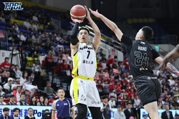 ▲戰神莫爾曼、國王林書豪。(圖/TPBL職籃提供)