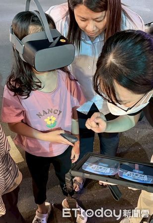 ▲台南市交通局自16日起推出全新系列「府城夜市踅透透交通觀念記牢牢」,攜手台南市市場處深入各大夜市巡迴,讓民眾在享受逛夜市樂趣的同時,也能輕鬆學習正確的用路觀念與交通安全知識。(圖/記者林東良翻攝,下同)