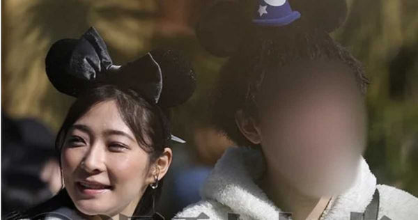 畠山衣美不僅與已婚男展開同居戀情,2人更一同飛往日本旅行,甜蜜共遊迪士尼。(圖/翻攝自網路)