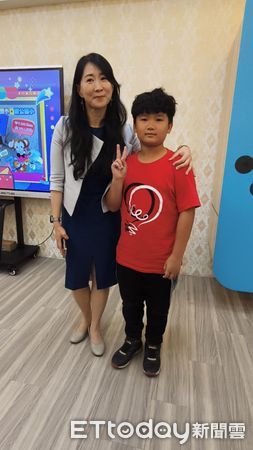 ▲▼花蓮源城國小高年級學生攜手AI創作成果——光影繪本劇《童話大雜燴:我們一起出去玩》。(圖/源城國小提供)