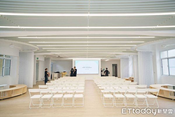 ▲台南市「秋楓沐學-教師專業成長基地」於17日正式揭幕,台南市教育局鄭新輝局長也親臨現場,與學校師生、校友代表及各界貴賓共同見證這歷史性時刻。(圖/記者林東良翻攝,下同)