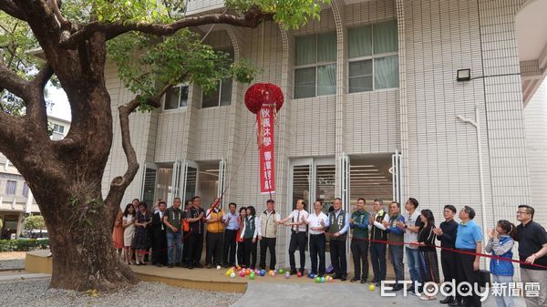 ▲台南市「秋楓沐學-教師專業成長基地」於17日正式揭幕,台南市教育局鄭新輝局長也親臨現場,與學校師生、校友代表及各界貴賓共同見證這歷史性時刻。(圖/記者林東良翻攝,下同)