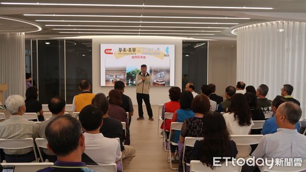 ▲台南市「秋楓沐學-教師專業成長基地」於17日正式揭幕,台南市教育局鄭新輝局長也親臨現場,與學校師生、校友代表及各界貴賓共同見證這歷史性時刻。(圖/記者林東良翻攝,下同)