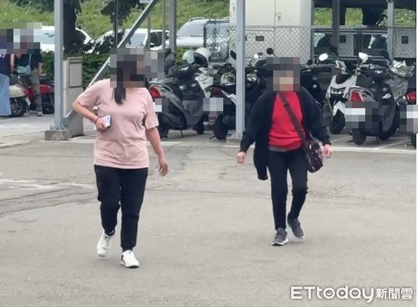 ▲苗栗縣蔡姓家暴男涉嫌持刀挾持女友遭警方擊斃案,檢察官下午相驗,家屬低調未回應媒體追問。(圖/記者楊永盛翻攝)