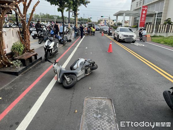 ▲▼台中婦人違規過街,遭機車狠撞倒地,最高還可挨罰1千元。(圖/民眾提供,下同)
