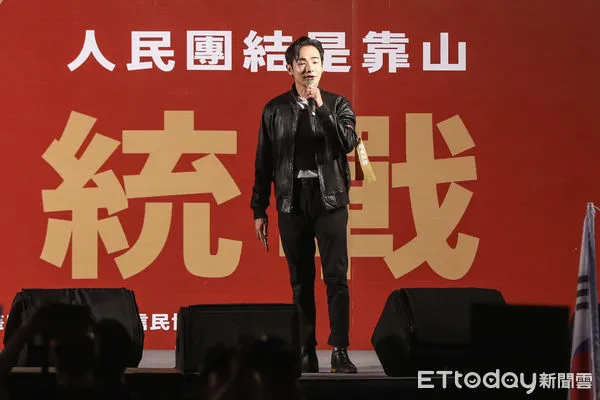 ▲419反統戰大遊行,閩南狼、八炯致詞。(圖/記者林敬旻攝)