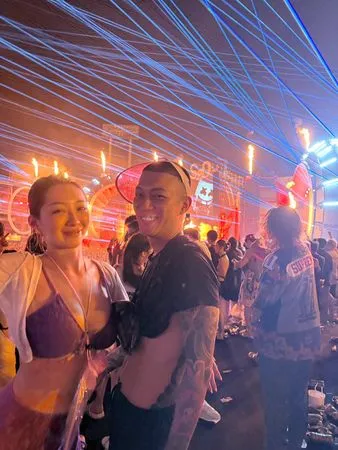 ▲鳳梨首現S2O狂歡畫面曝光。(圖/翻攝自鳳梨臉書)