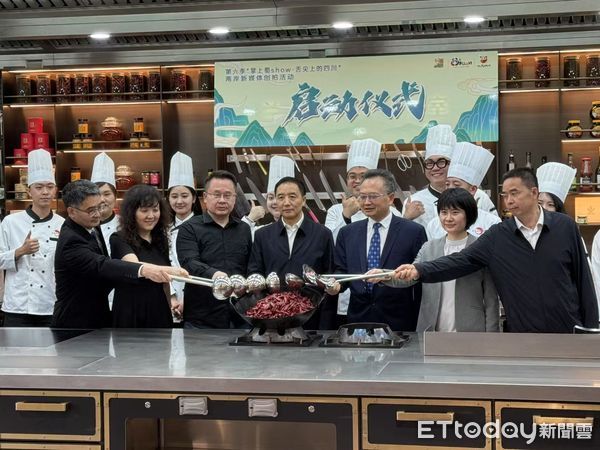 ▲▼ 四川旅遊學院、台青 。(圖/記者任以芳攝)