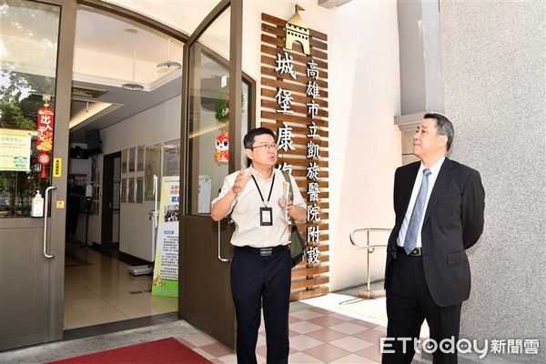 ▲▼玉里醫院簡以嘉院長率領團隊與高雄市立凱旋醫院正式簽署合作意向書。(圖/玉里醫院提供,下同)