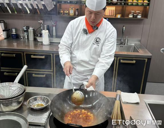 ▲▼ 台青川菜、創業 。(圖/記者任以芳攝)