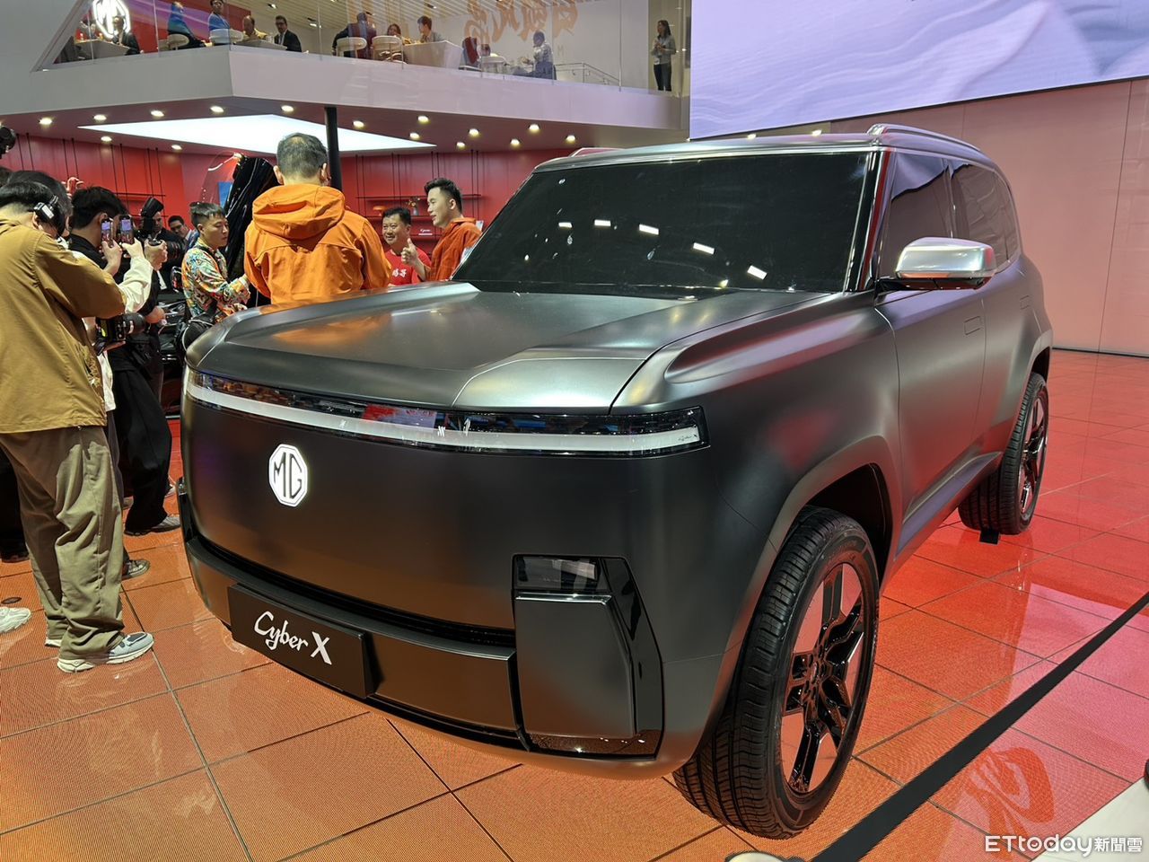 ▲MG於上海車展發表CyberX概念休旅與小改款Cyberster。(圖/記者林鼎智攝)