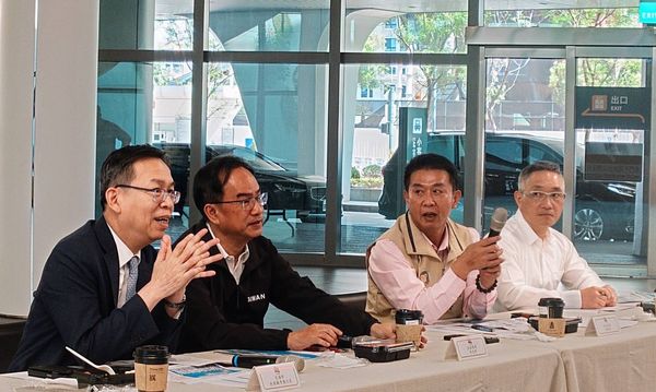 ▲▼交通委員會考察高雄港建設。(圖/交通部提供)