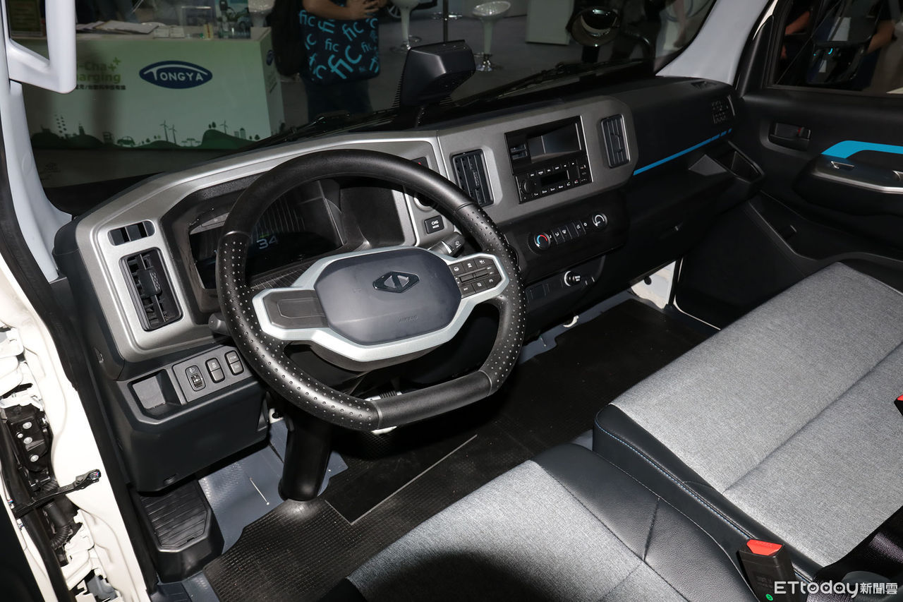 ▲首部國產電動3.5噸貨車「中華ET35內裝曝光」!最快8月進入量產。(圖/記者張慶輝攝)